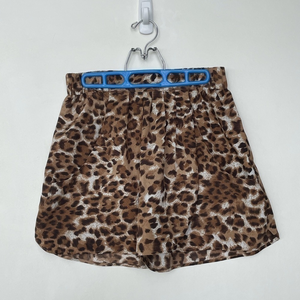 BB Dakota Leopard Skort Medium